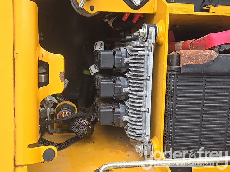 2019-deere-450k-lgp-image-28