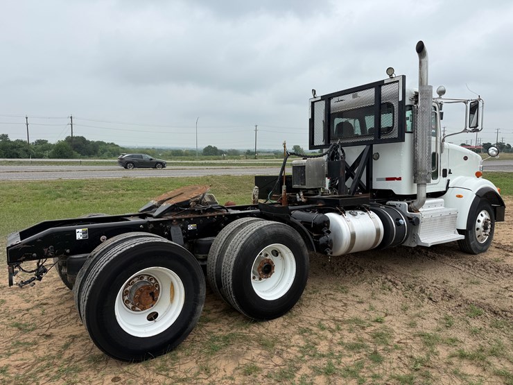 2016-peterbilt-367-image-5