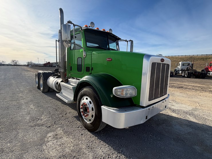 2020-peterbilt-367-image-3