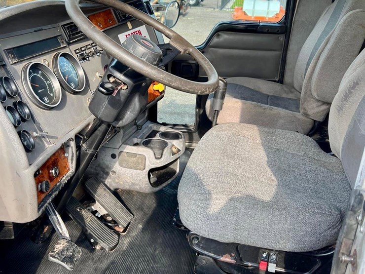 2006-kenworth-t300-image-3