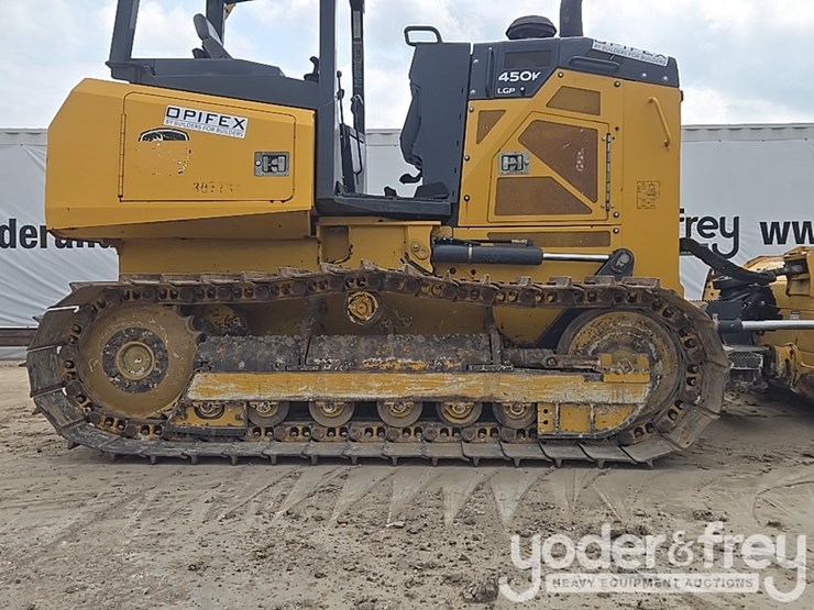 2019-deere-450k-lgp-image-13