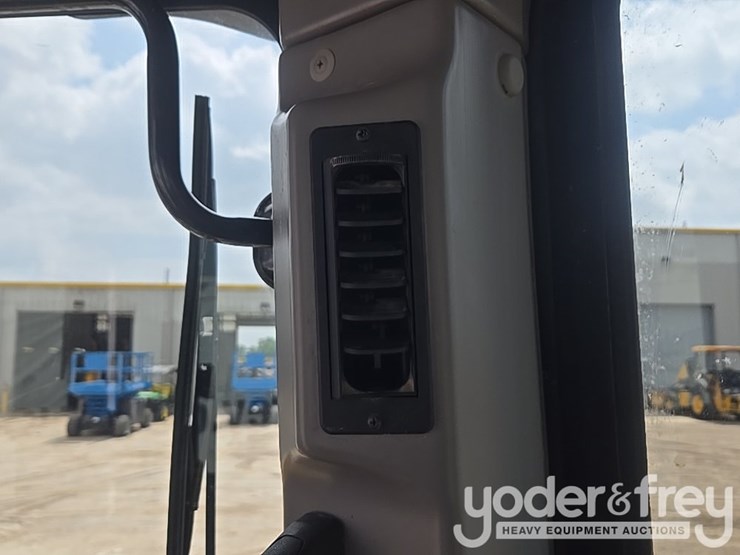 2019-komatsu-d65px-18-image-74