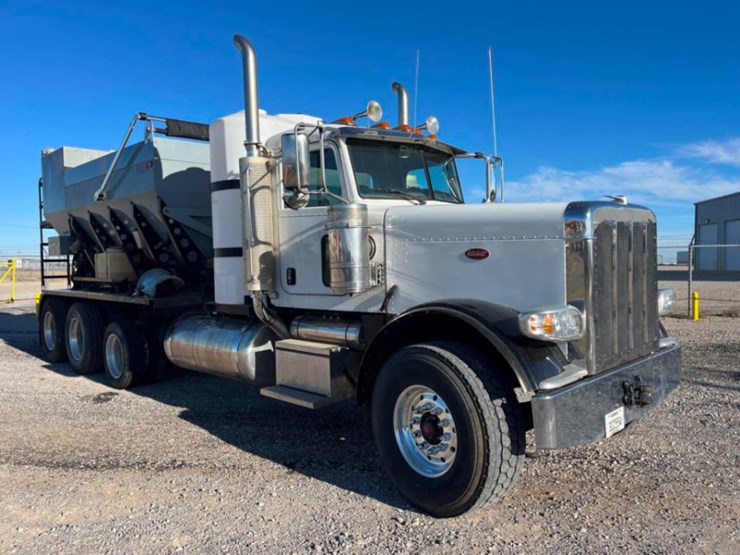 2017-peterbilt-389-image-4