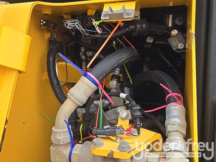 2022-komatsu-d61px-24-image-35