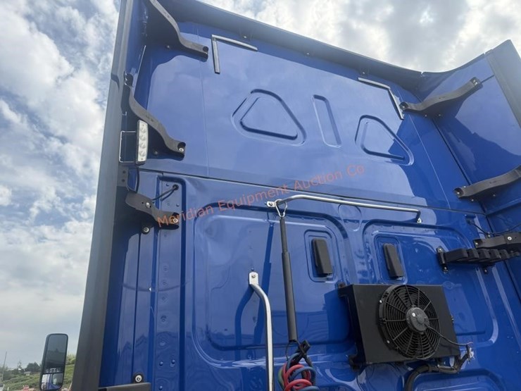 2020-freightliner-cascadia-113-image-21