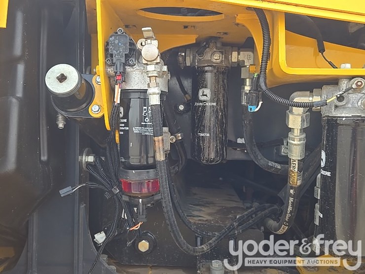 2019-deere-450k-lgp-image-34