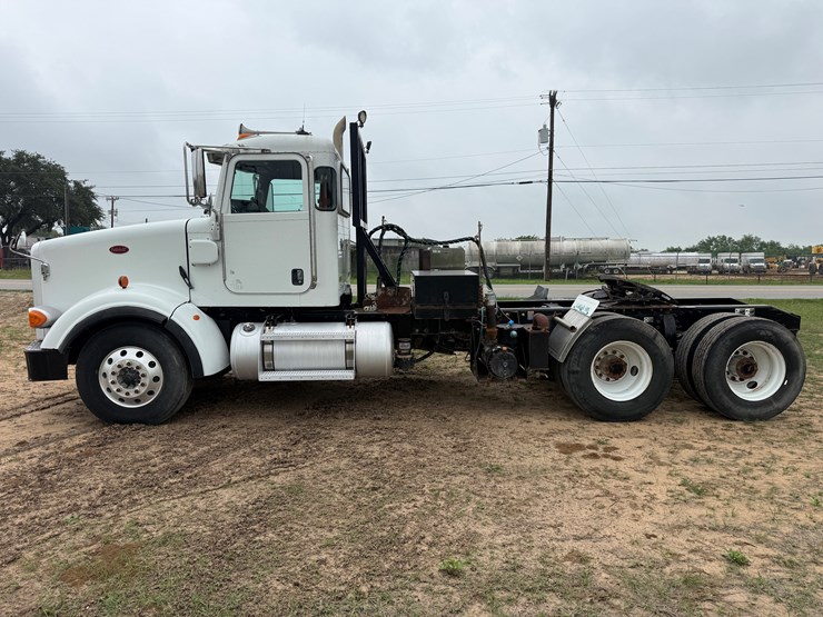 2016-peterbilt-367-image-8