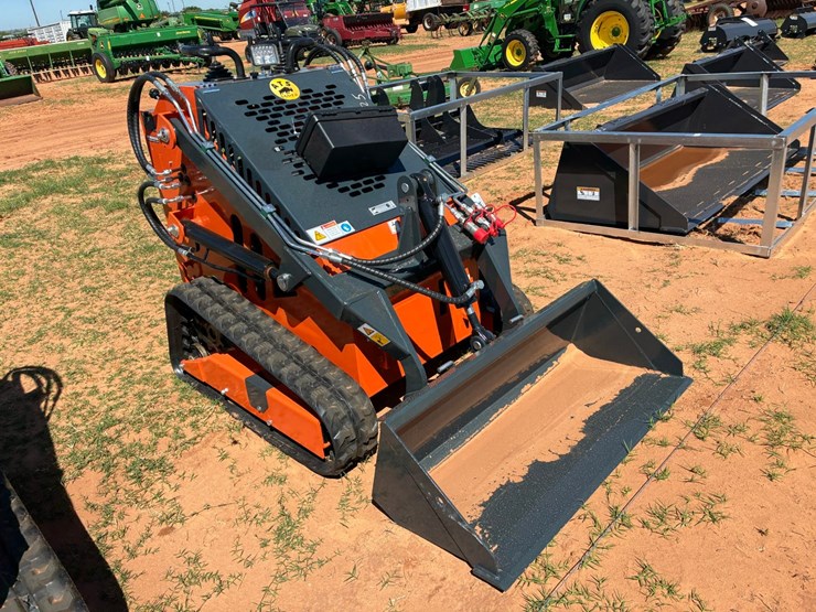 #t8625-•-wolverine-mini-skid-steer-image-2