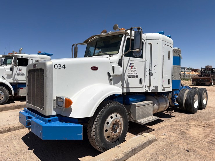 2009-peterbilt-365-image-1