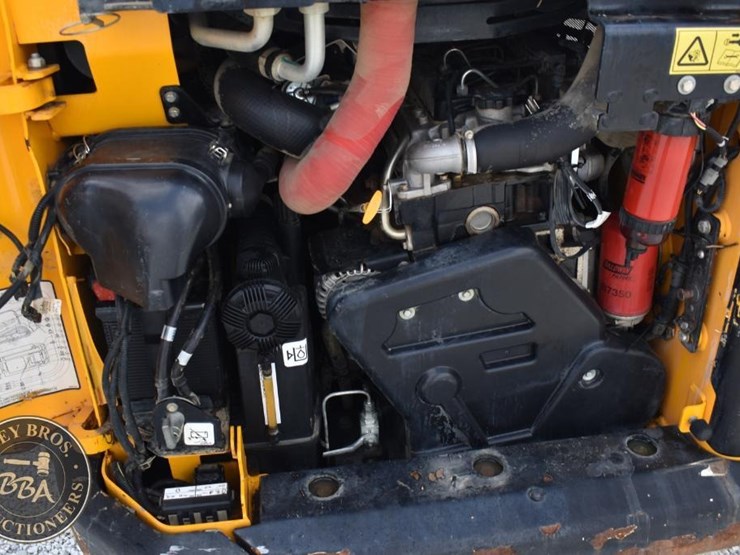 2020-jcb-3ts-8t-image-19