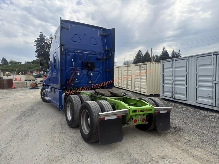 2020-freightliner-cascadia-113-image-7