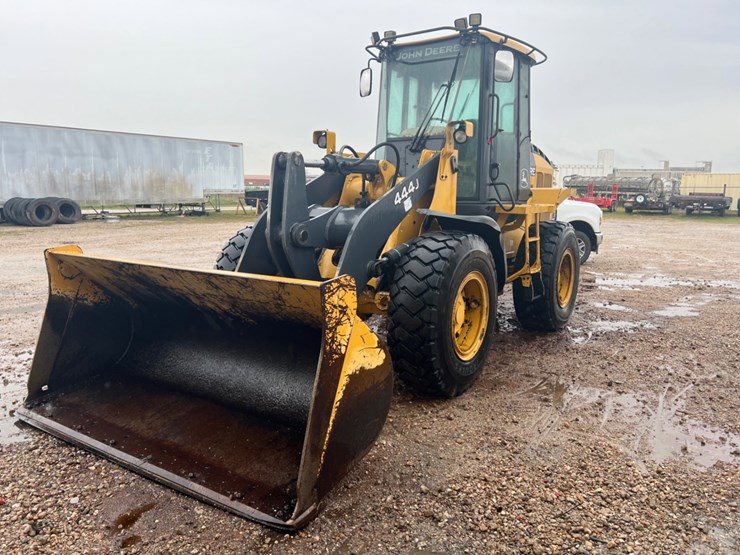 2006-deere-444j-image-1