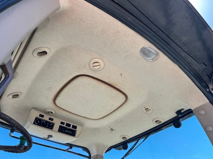 2011-john-deere-7200r-image-21