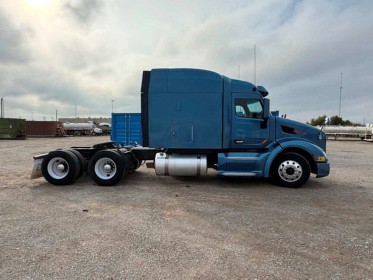 2014-peterbilt-579-image-4