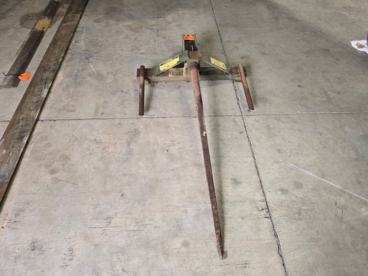#1010-•-round-bale-bs300-bucket-spear-image-2