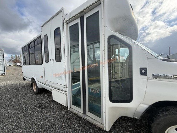 2010-ford-e450-image-33