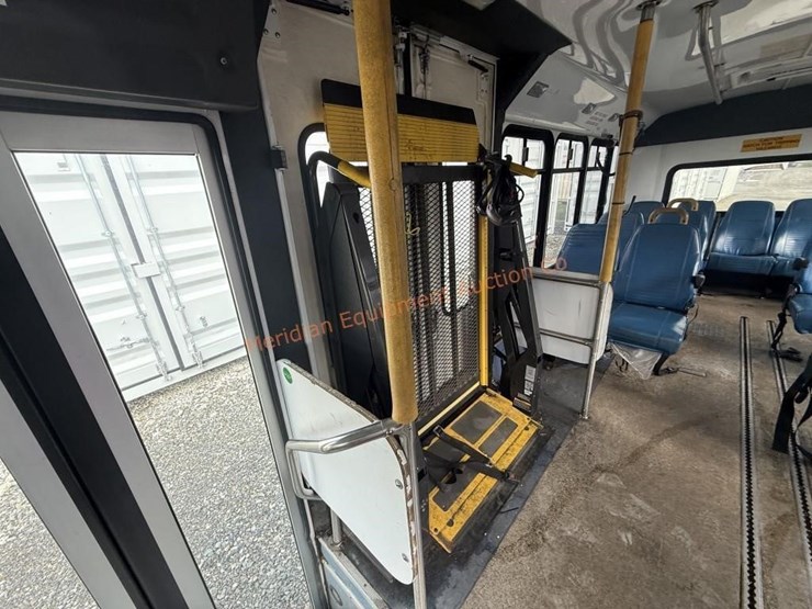 2010-ford-e450-image-37