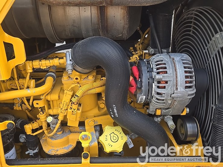 2019-deere-450k-lgp-image-37