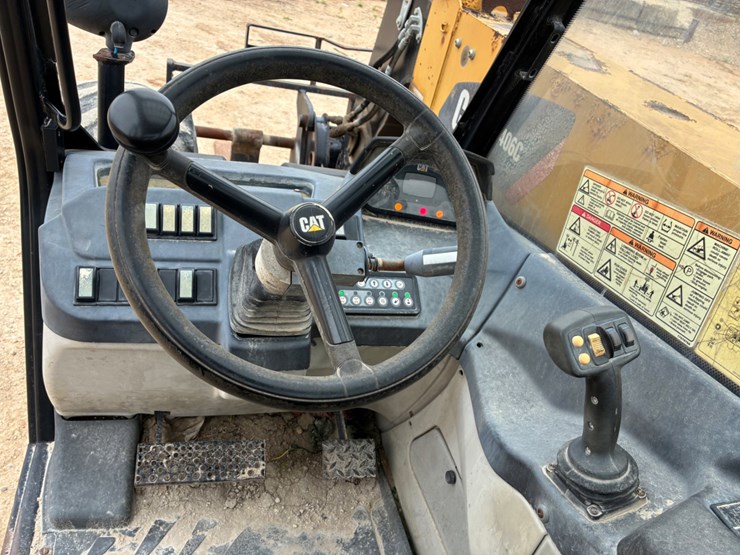 caterpillar-th406c-image-12