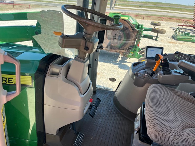 2011-john-deere-7200r-image-23