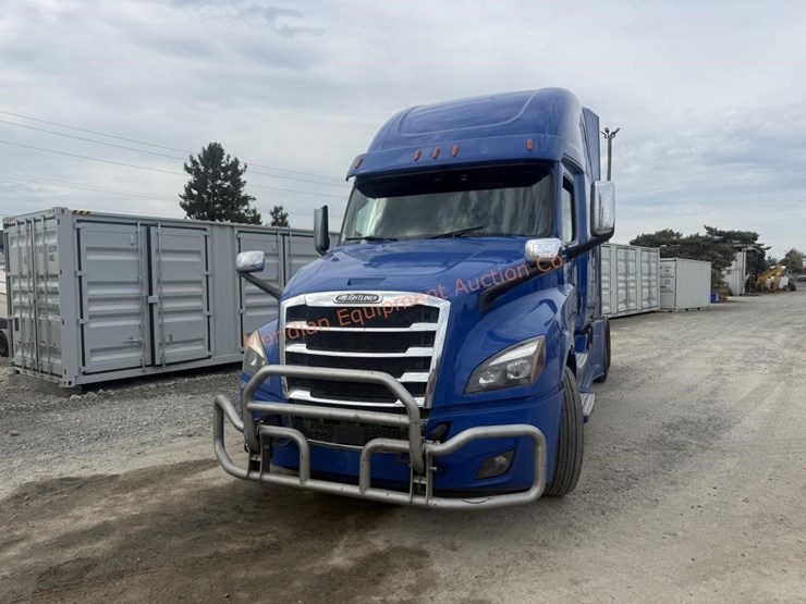 2020-freightliner-cascadia-113-image-3
