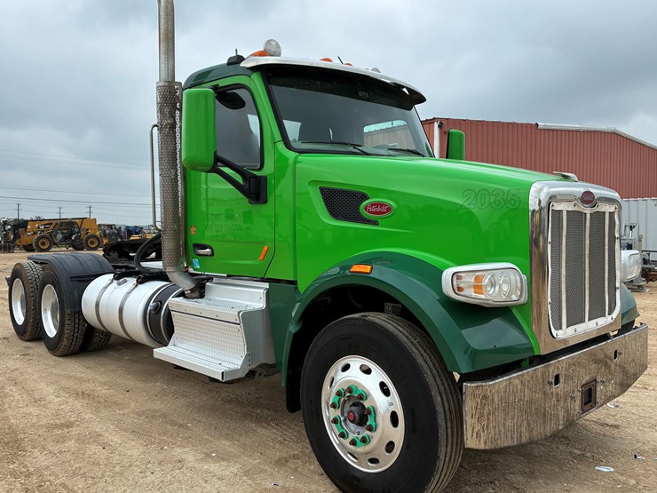2019-peterbilt-567-image-3