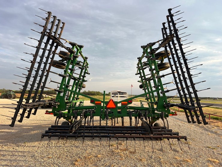 2004-john-deere-2210-image-11