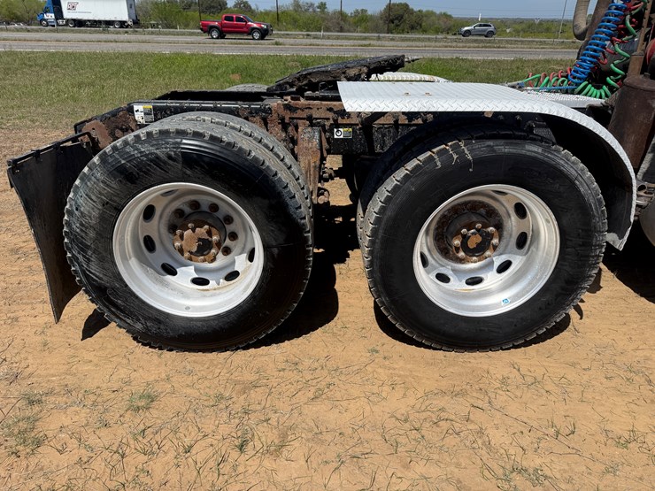 2013-peterbilt-367-image-14