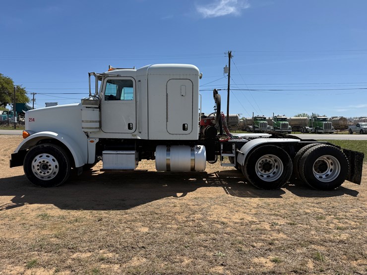 2013-peterbilt-367-image-9