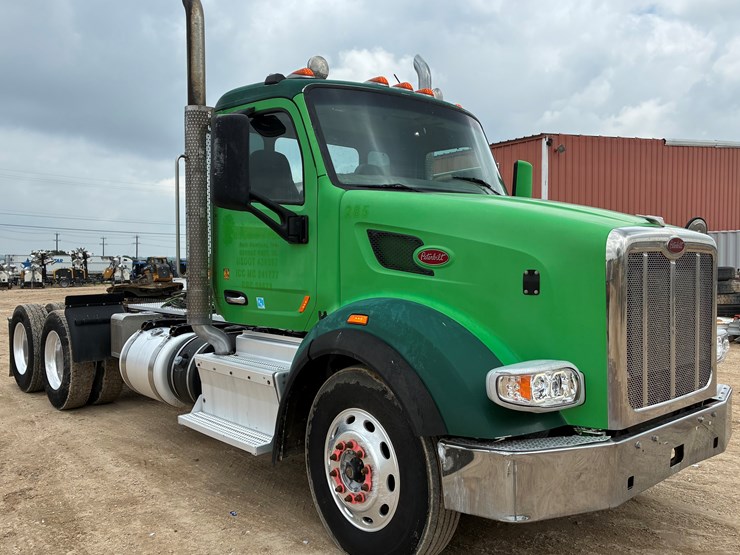 2014-peterbilt-567-image-3