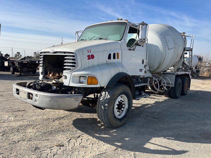 2005-sterling-l9500-image-1