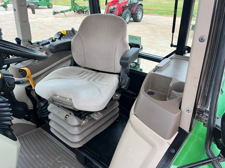 2019-john-deere-5100m-image-15
