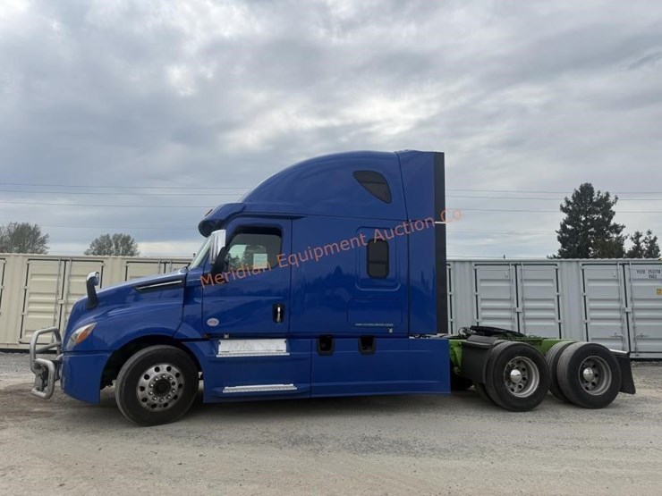 2020-freightliner-cascadia-113-image-5