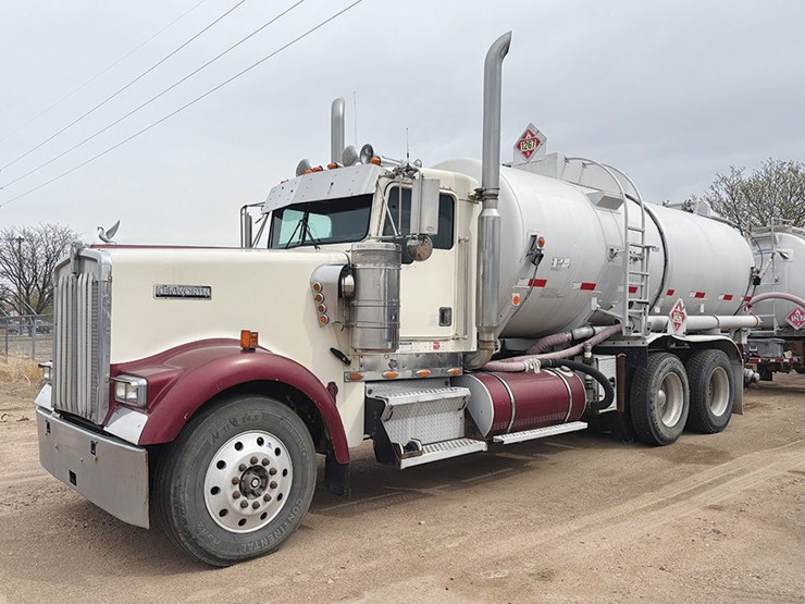 2000-kenworth-w900l-image-1
