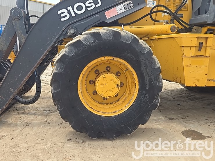 2010-deere-310sj-image-10