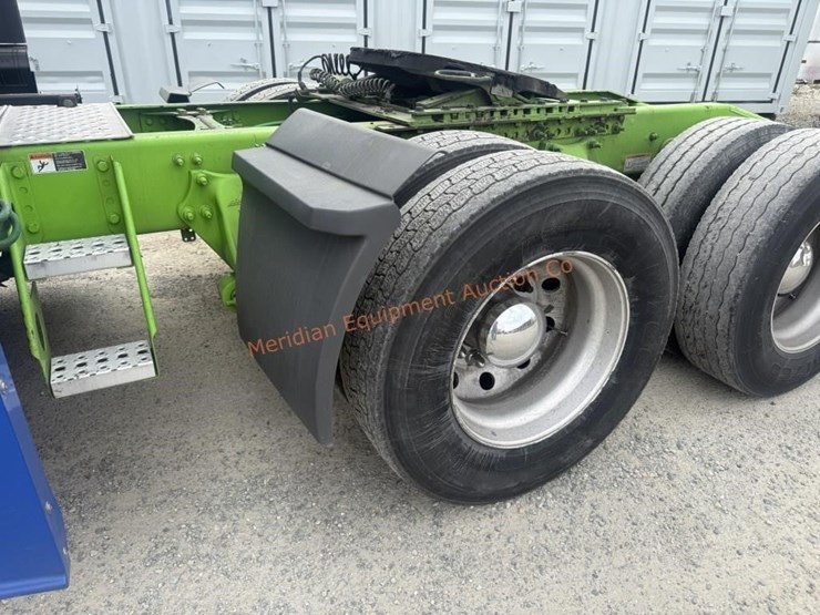 2020-freightliner-cascadia-113-image-14