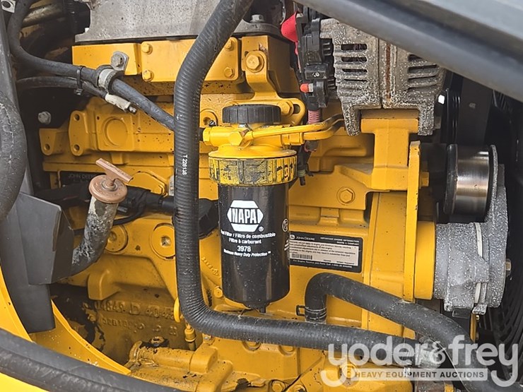 2010-deere-310sj-image-47