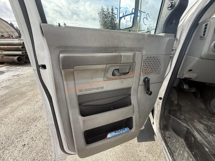 2010-ford-e450-image-29