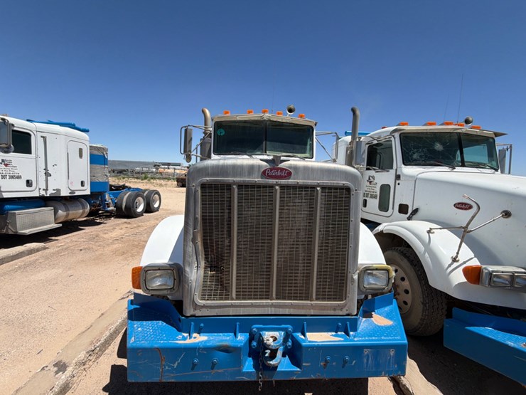 2000-peterbilt-378-image-2