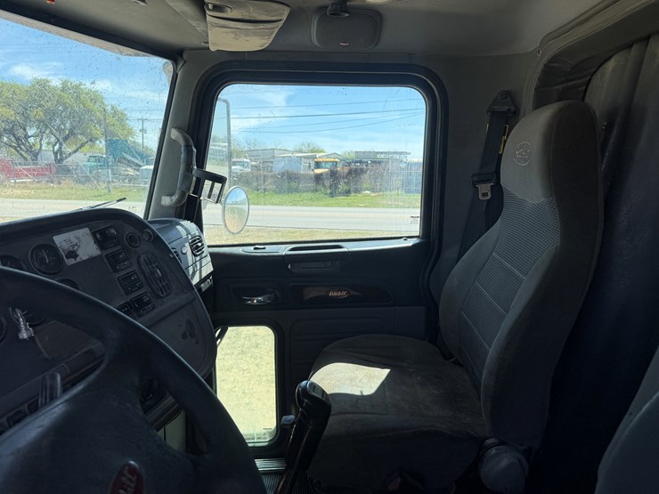 2013-peterbilt-367-image-18