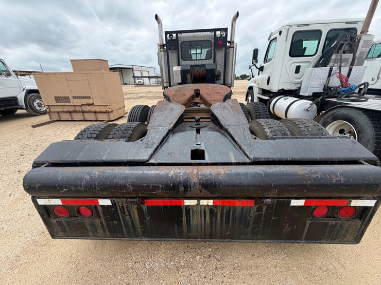 1975-peterbilt-359-image-5