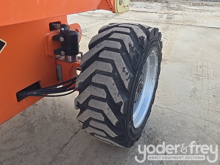 2016-jlg-800aj-image-14