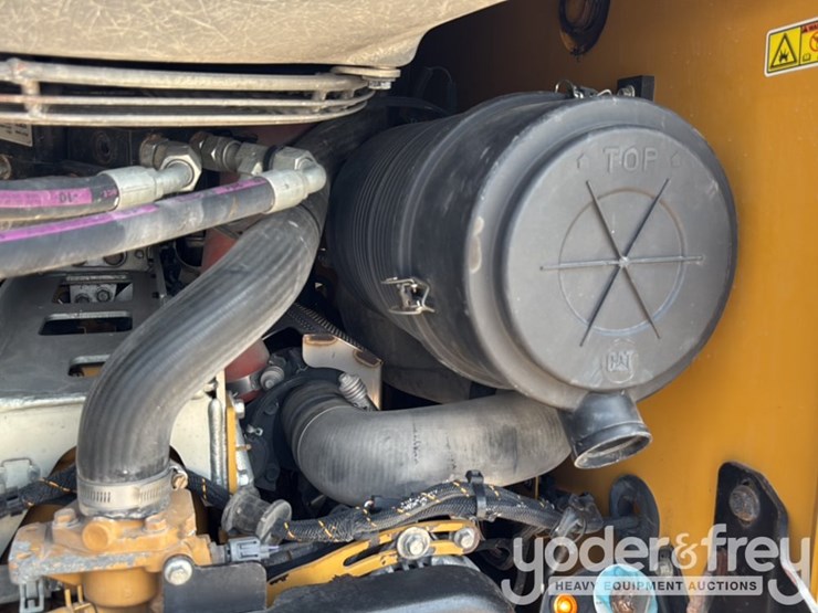 2022-caterpillar-299d3-image-30