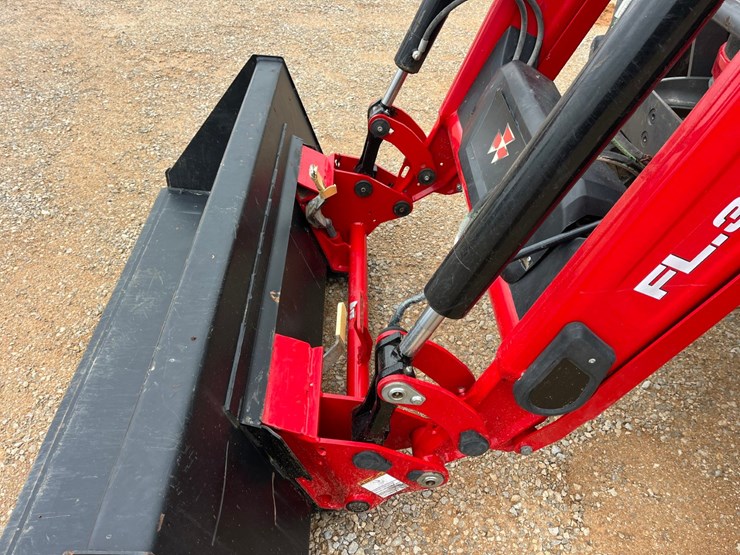 2021-massey-ferguson-4708-image-3