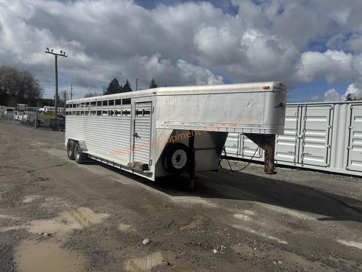 1996-featherlite-8120-image-25