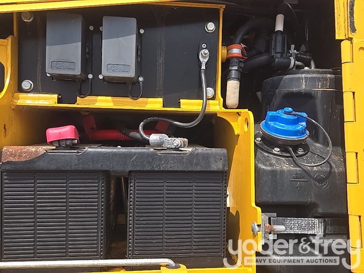 2019-deere-450k-lgp-image-30