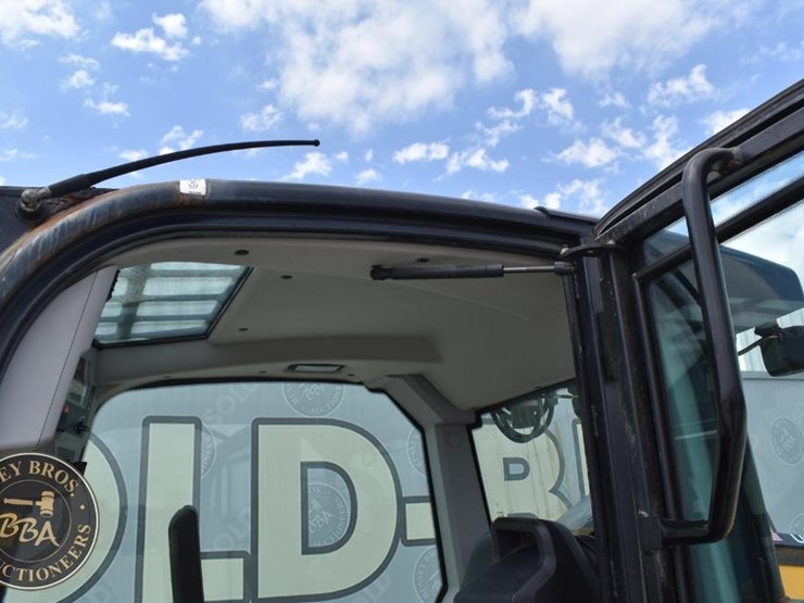 2023-jcb-270-image-30