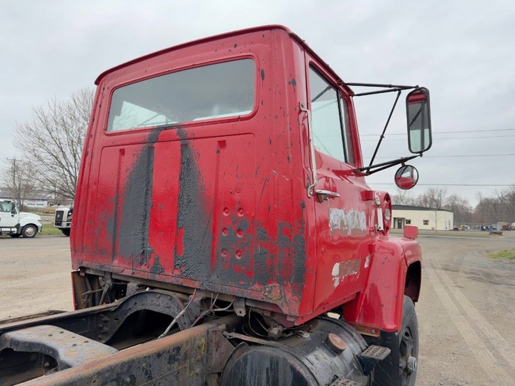 1970-ford-8000-image-12