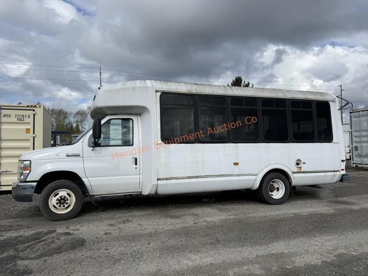 2010-ford-e450-image-2