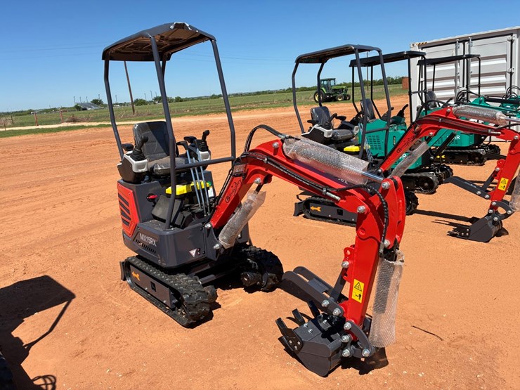 #t8493-•-mini-excavator-image-2